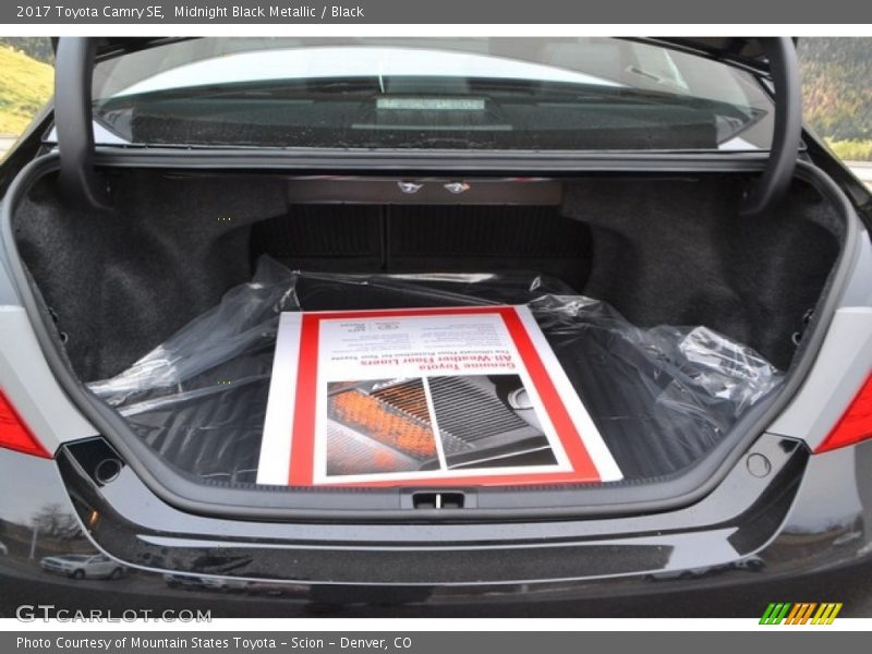 Midnight Black Metallic / Black 2017 Toyota Camry SE