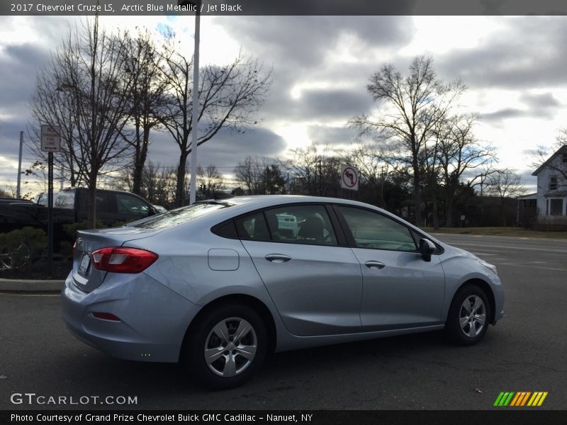 Arctic Blue Metallic / Jet Black 2017 Chevrolet Cruze LS