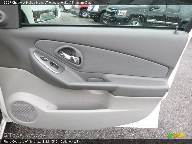 White / Titanium Gray 2007 Chevrolet Malibu Maxx LT Wagon