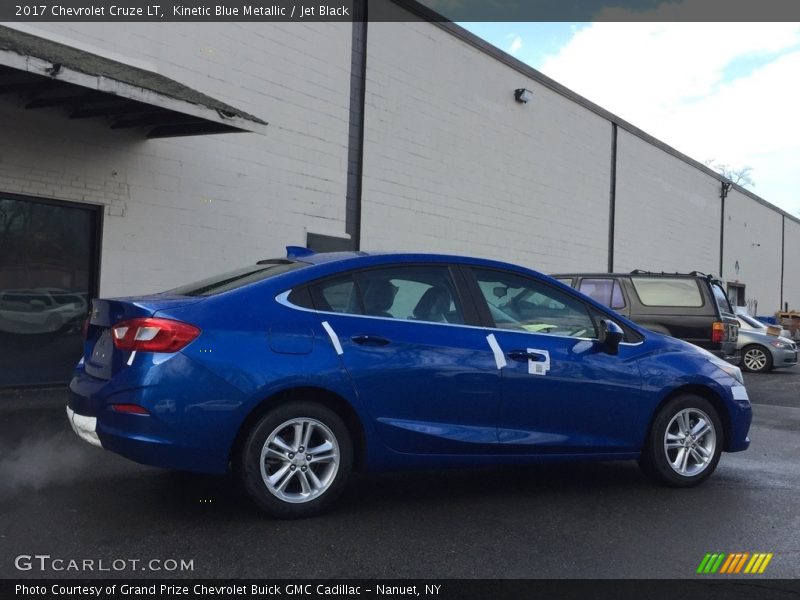 Kinetic Blue Metallic / Jet Black 2017 Chevrolet Cruze LT