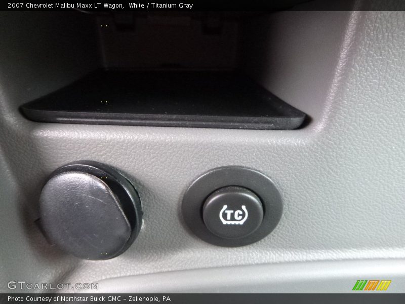 White / Titanium Gray 2007 Chevrolet Malibu Maxx LT Wagon