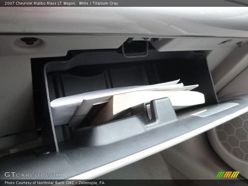 White / Titanium Gray 2007 Chevrolet Malibu Maxx LT Wagon