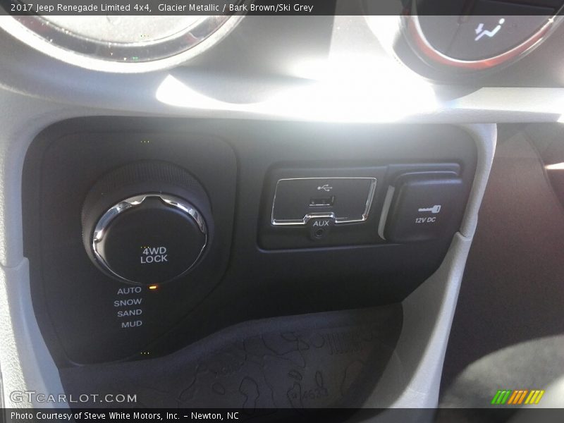 Glacier Metallic / Bark Brown/Ski Grey 2017 Jeep Renegade Limited 4x4