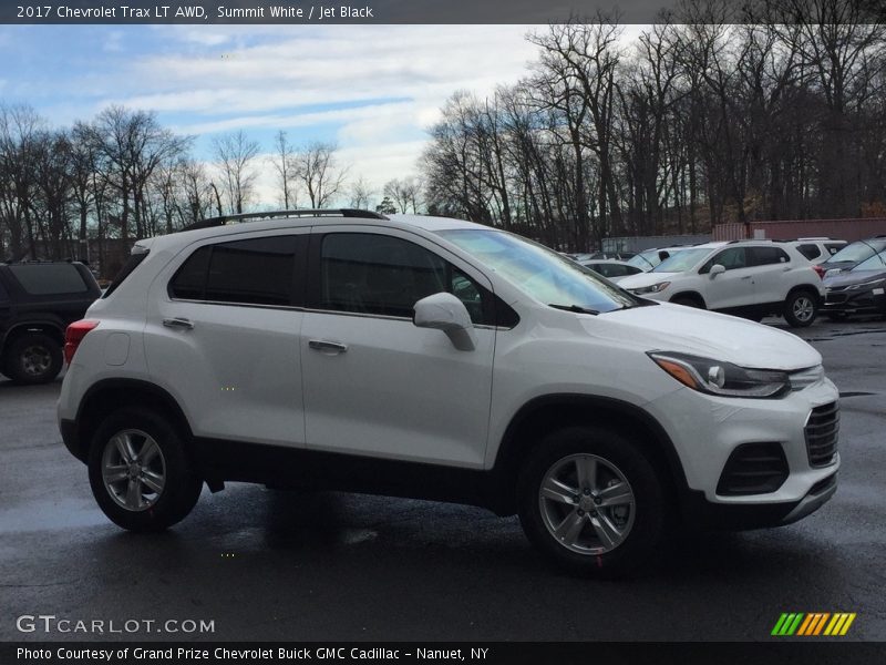 Summit White / Jet Black 2017 Chevrolet Trax LT AWD
