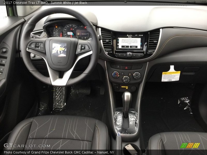 Summit White / Jet Black 2017 Chevrolet Trax LT AWD
