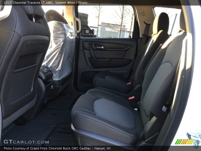 Summit White / Ebony 2017 Chevrolet Traverse LT AWD