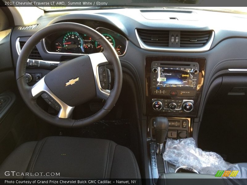 Summit White / Ebony 2017 Chevrolet Traverse LT AWD