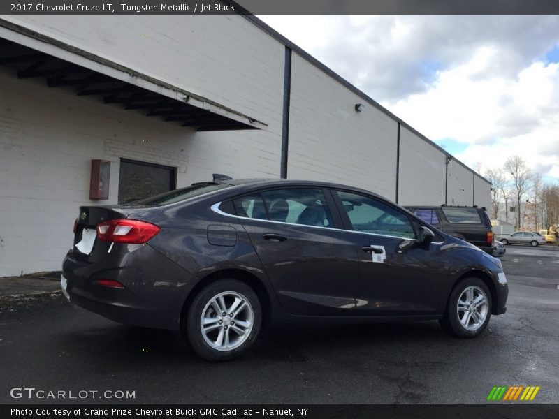 Tungsten Metallic / Jet Black 2017 Chevrolet Cruze LT
