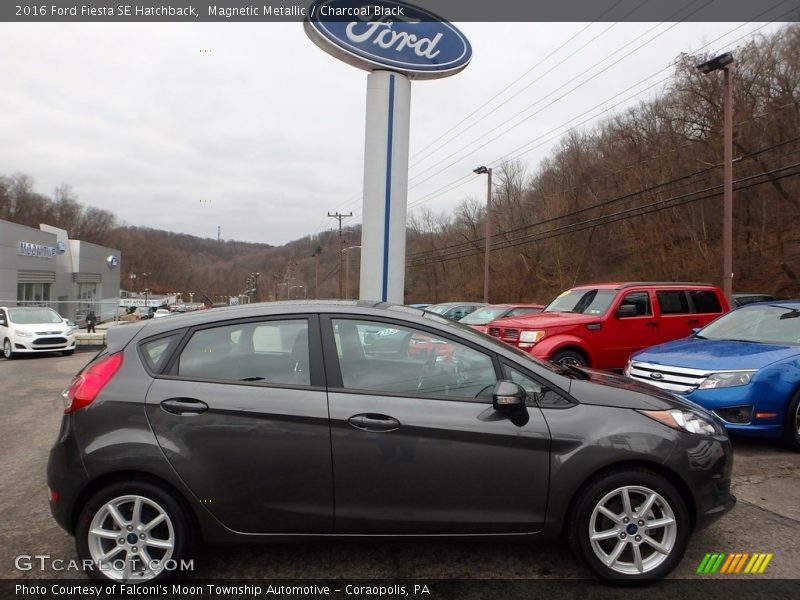 Magnetic Metallic / Charcoal Black 2016 Ford Fiesta SE Hatchback