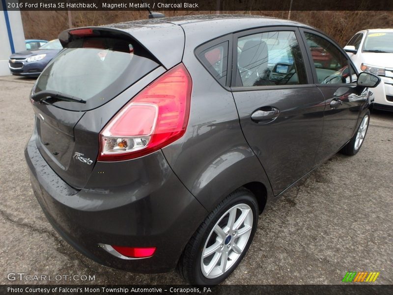 Magnetic Metallic / Charcoal Black 2016 Ford Fiesta SE Hatchback