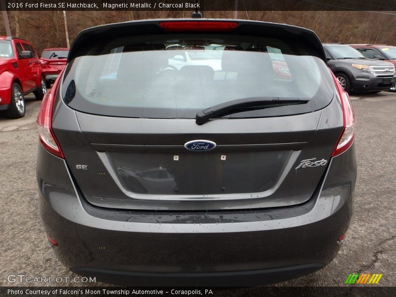 Magnetic Metallic / Charcoal Black 2016 Ford Fiesta SE Hatchback