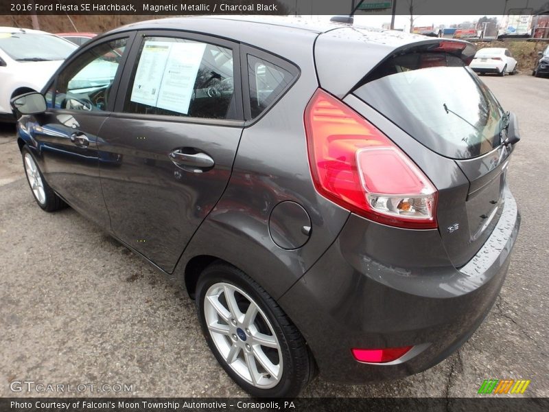 Magnetic Metallic / Charcoal Black 2016 Ford Fiesta SE Hatchback