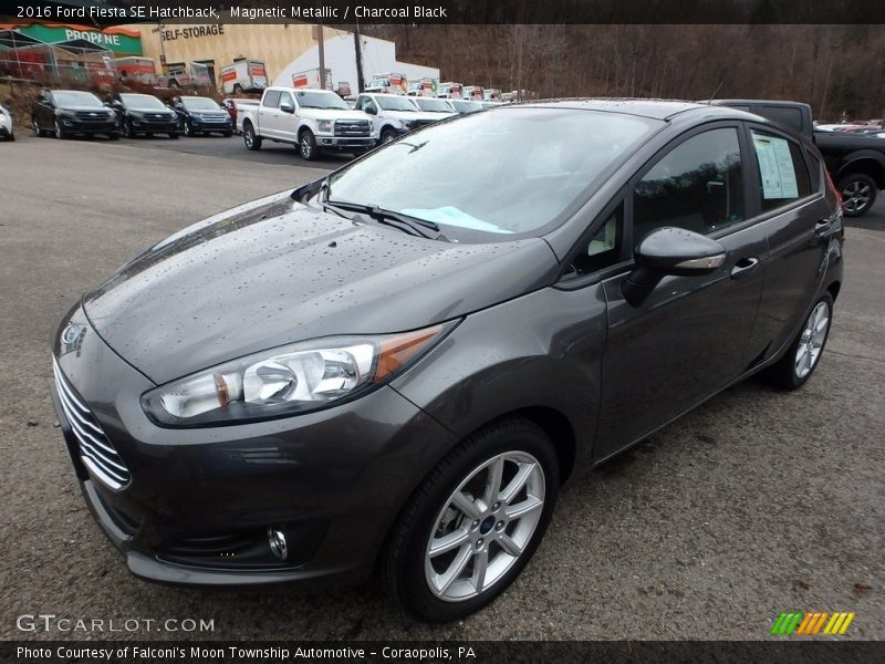 Magnetic Metallic / Charcoal Black 2016 Ford Fiesta SE Hatchback