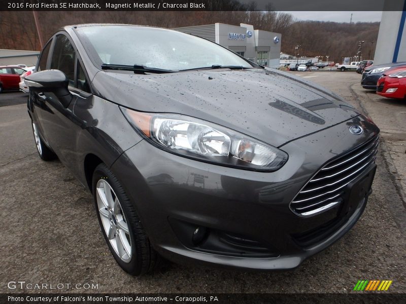Magnetic Metallic / Charcoal Black 2016 Ford Fiesta SE Hatchback