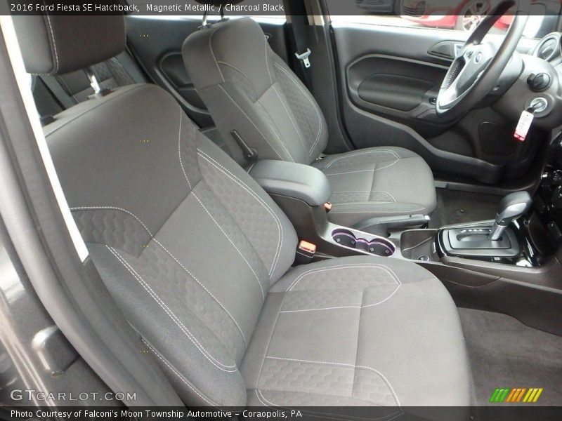 Magnetic Metallic / Charcoal Black 2016 Ford Fiesta SE Hatchback