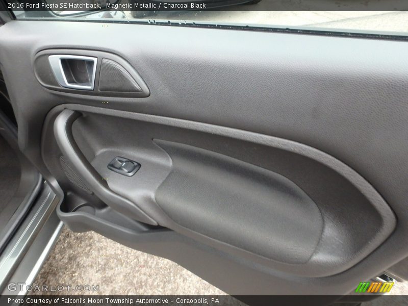 Magnetic Metallic / Charcoal Black 2016 Ford Fiesta SE Hatchback