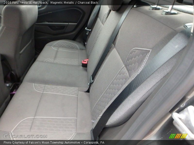 Magnetic Metallic / Charcoal Black 2016 Ford Fiesta SE Hatchback