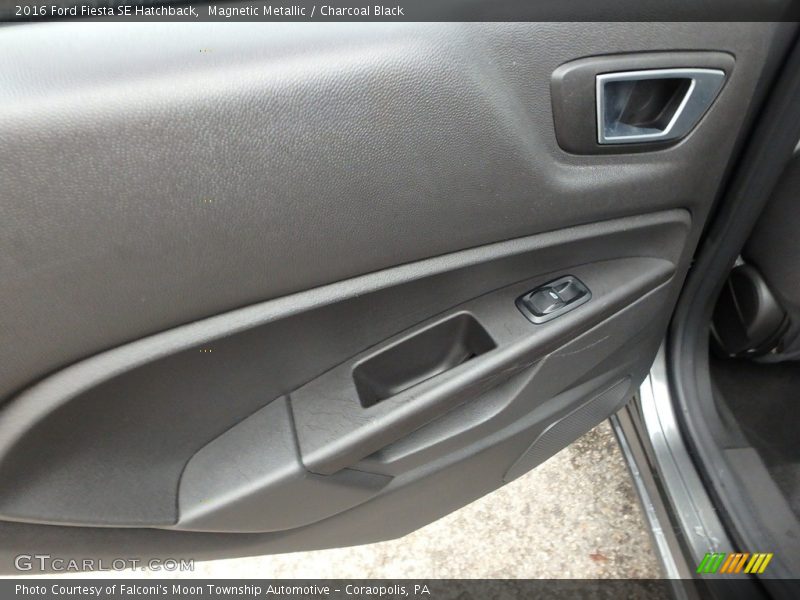 Magnetic Metallic / Charcoal Black 2016 Ford Fiesta SE Hatchback