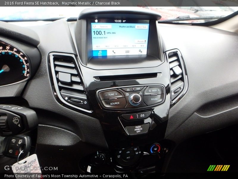 Magnetic Metallic / Charcoal Black 2016 Ford Fiesta SE Hatchback