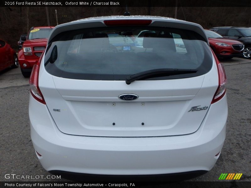 Oxford White / Charcoal Black 2016 Ford Fiesta SE Hatchback