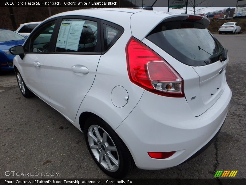 Oxford White / Charcoal Black 2016 Ford Fiesta SE Hatchback