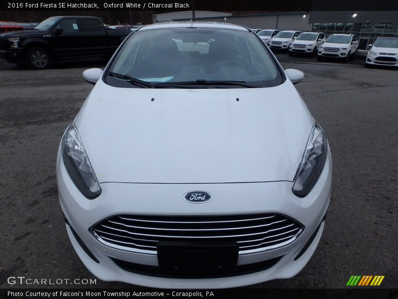 Oxford White / Charcoal Black 2016 Ford Fiesta SE Hatchback
