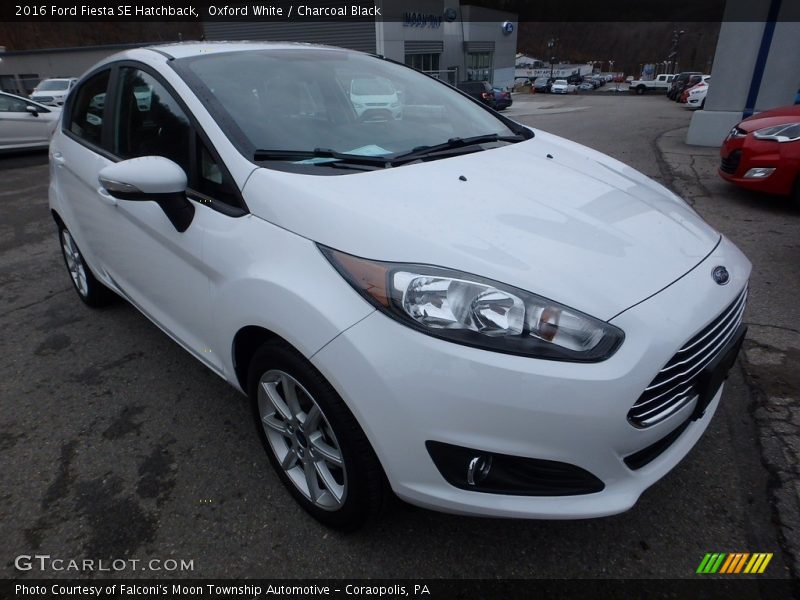 Oxford White / Charcoal Black 2016 Ford Fiesta SE Hatchback