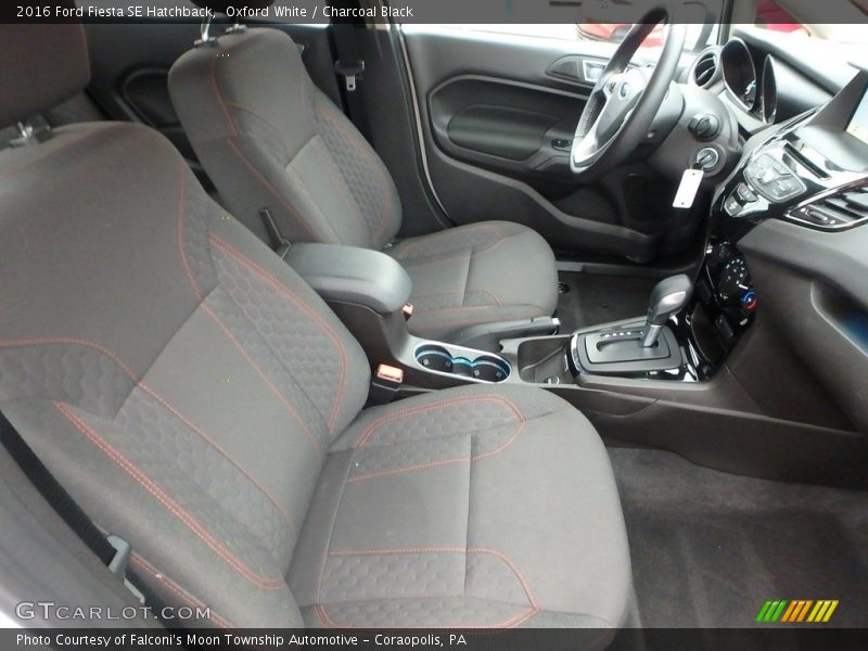 Oxford White / Charcoal Black 2016 Ford Fiesta SE Hatchback