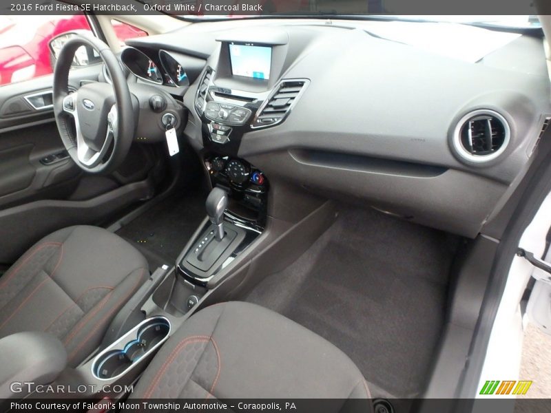Oxford White / Charcoal Black 2016 Ford Fiesta SE Hatchback