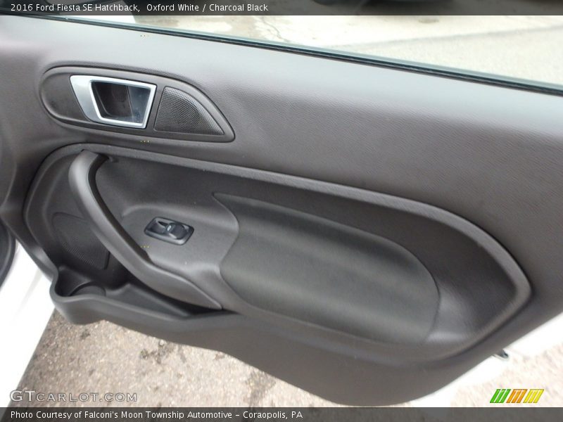 Oxford White / Charcoal Black 2016 Ford Fiesta SE Hatchback