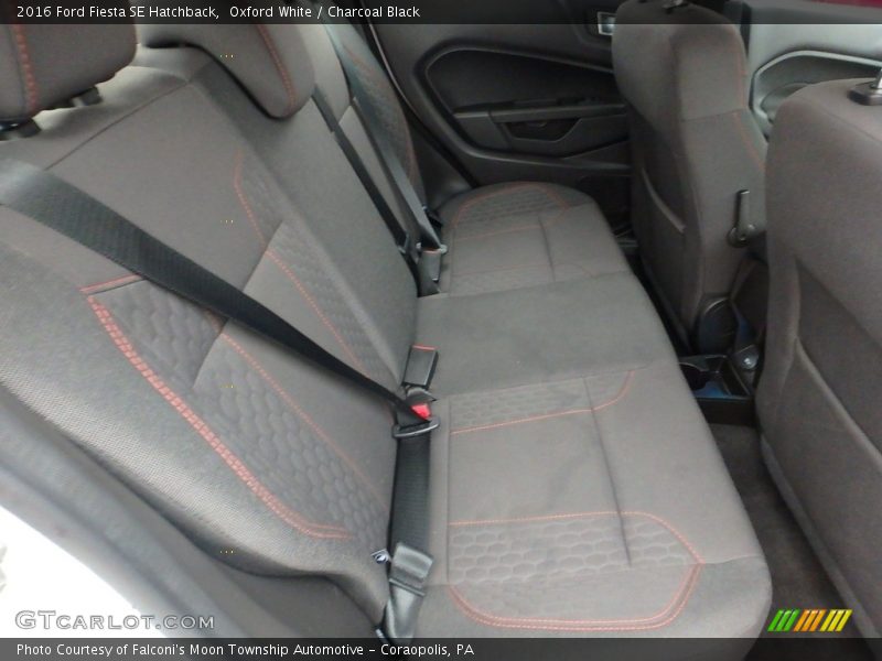 Oxford White / Charcoal Black 2016 Ford Fiesta SE Hatchback