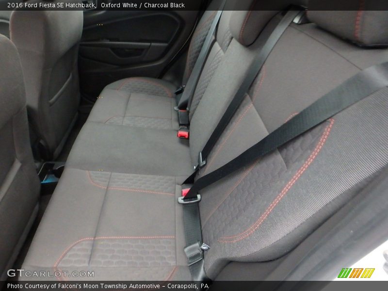 Oxford White / Charcoal Black 2016 Ford Fiesta SE Hatchback