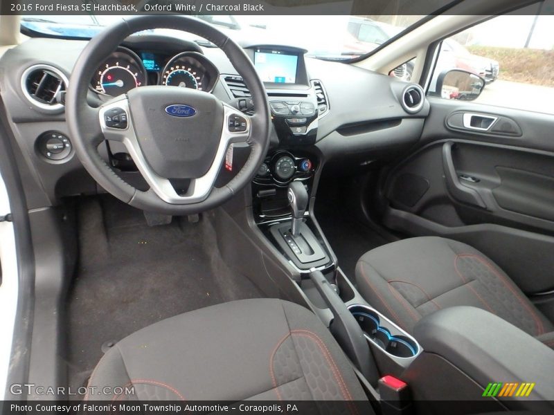 Oxford White / Charcoal Black 2016 Ford Fiesta SE Hatchback