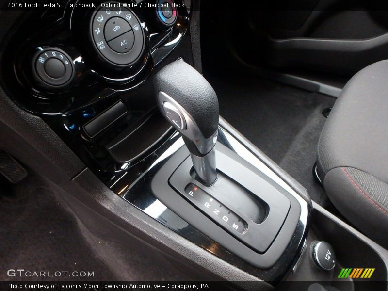 Oxford White / Charcoal Black 2016 Ford Fiesta SE Hatchback