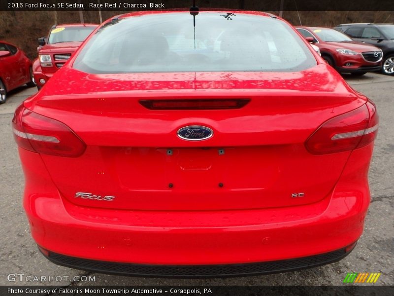 Race Red / Charcoal Black 2016 Ford Focus SE Sedan