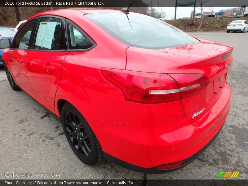 Race Red / Charcoal Black 2016 Ford Focus SE Sedan