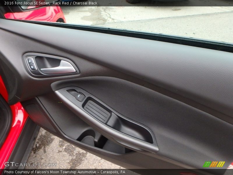 Race Red / Charcoal Black 2016 Ford Focus SE Sedan