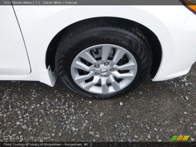 Glacier White / Charcoal 2017 Nissan Altima 2.5 S