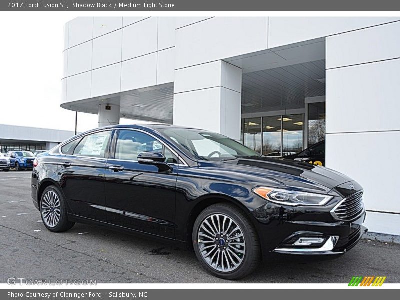 Front 3/4 View of 2017 Fusion SE