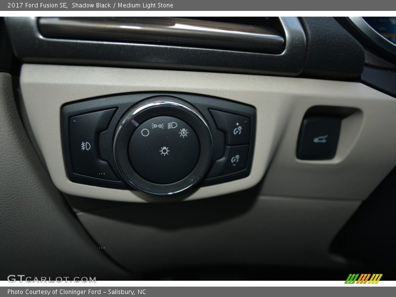 Shadow Black / Medium Light Stone 2017 Ford Fusion SE