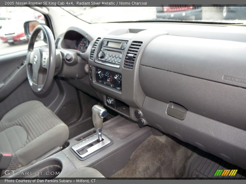 Radiant Silver Metallic / Nismo Charcoal 2005 Nissan Frontier SE King Cab 4x4