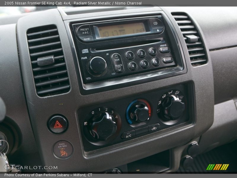Radiant Silver Metallic / Nismo Charcoal 2005 Nissan Frontier SE King Cab 4x4