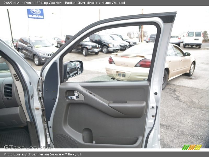 Radiant Silver Metallic / Nismo Charcoal 2005 Nissan Frontier SE King Cab 4x4