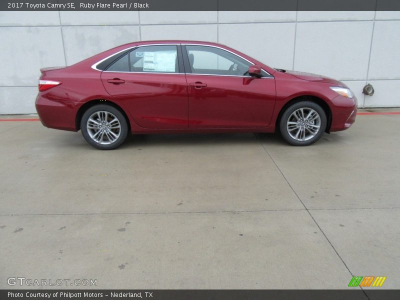 Ruby Flare Pearl / Black 2017 Toyota Camry SE