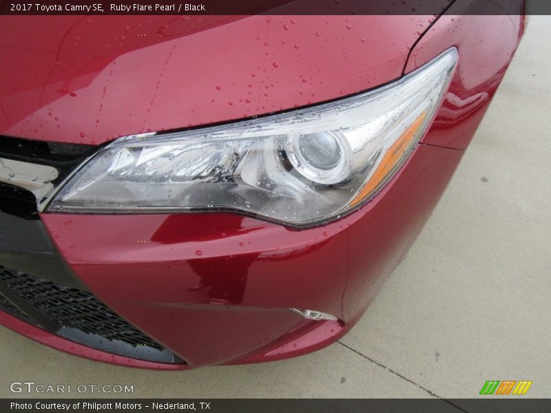 Ruby Flare Pearl / Black 2017 Toyota Camry SE