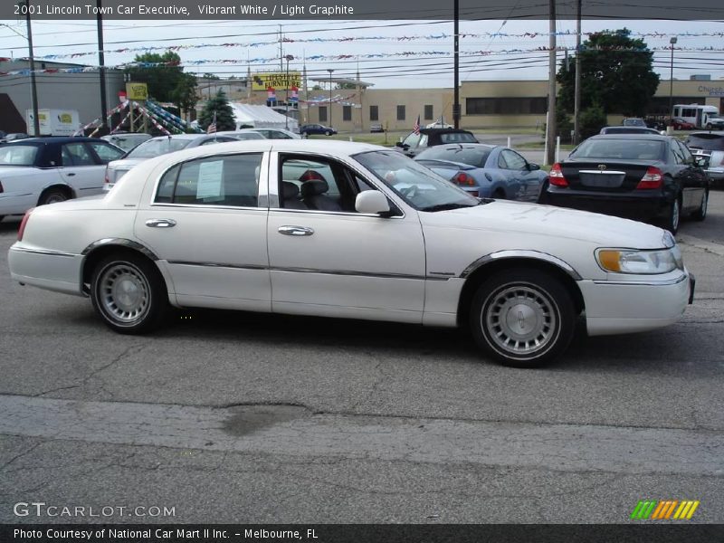 Vibrant White / Light Graphite 2001 Lincoln Town Car Executive