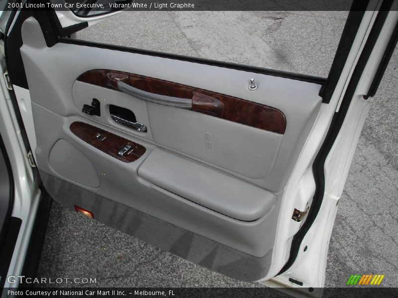 Vibrant White / Light Graphite 2001 Lincoln Town Car Executive