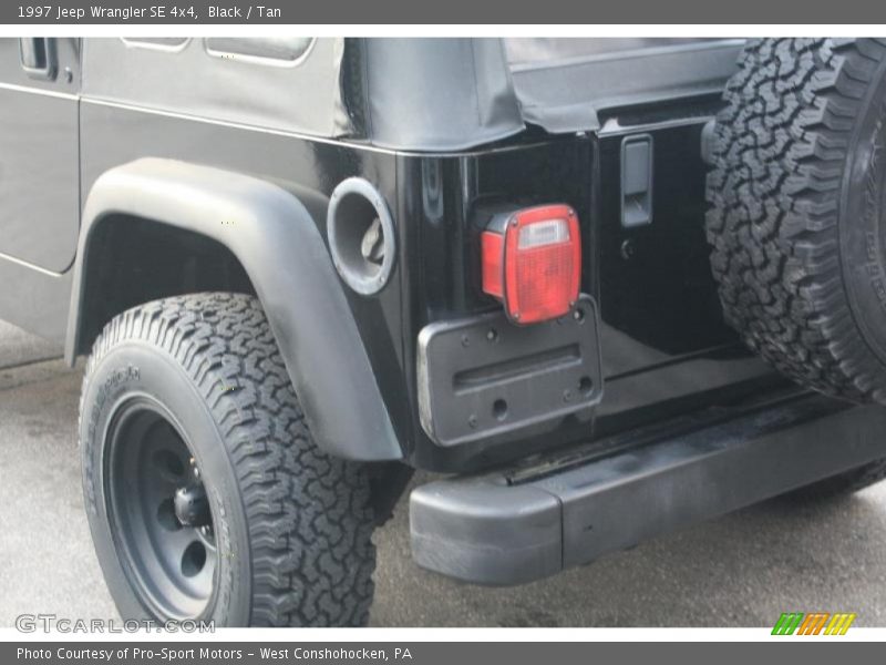 Black / Tan 1997 Jeep Wrangler SE 4x4