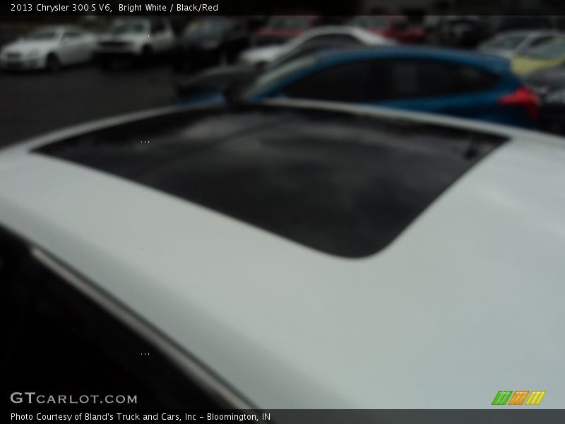 Bright White / Black/Red 2013 Chrysler 300 S V6