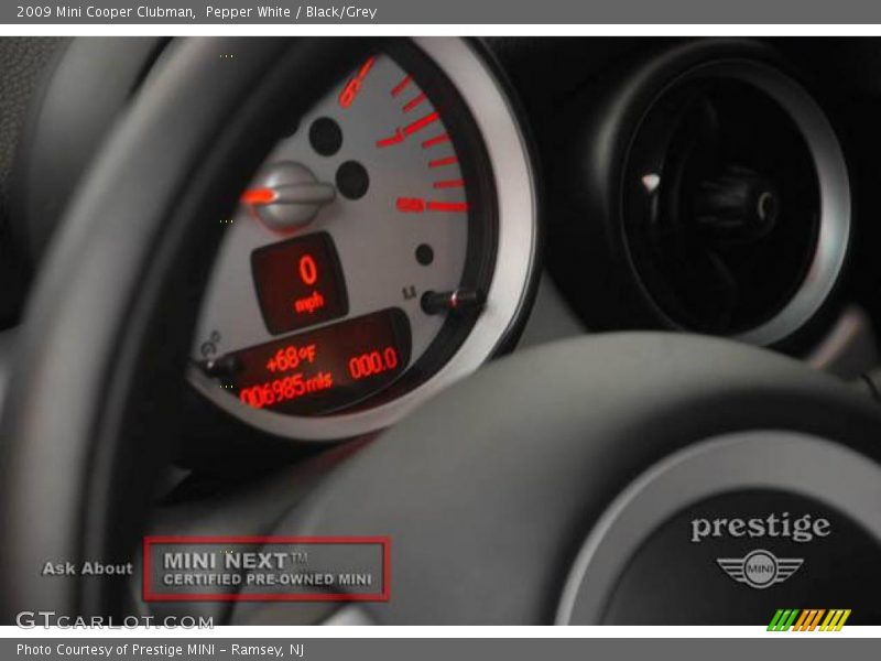 Pepper White / Black/Grey 2009 Mini Cooper Clubman